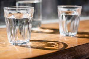 Quais são as diferenças entre bebedouros e purificadores de água?